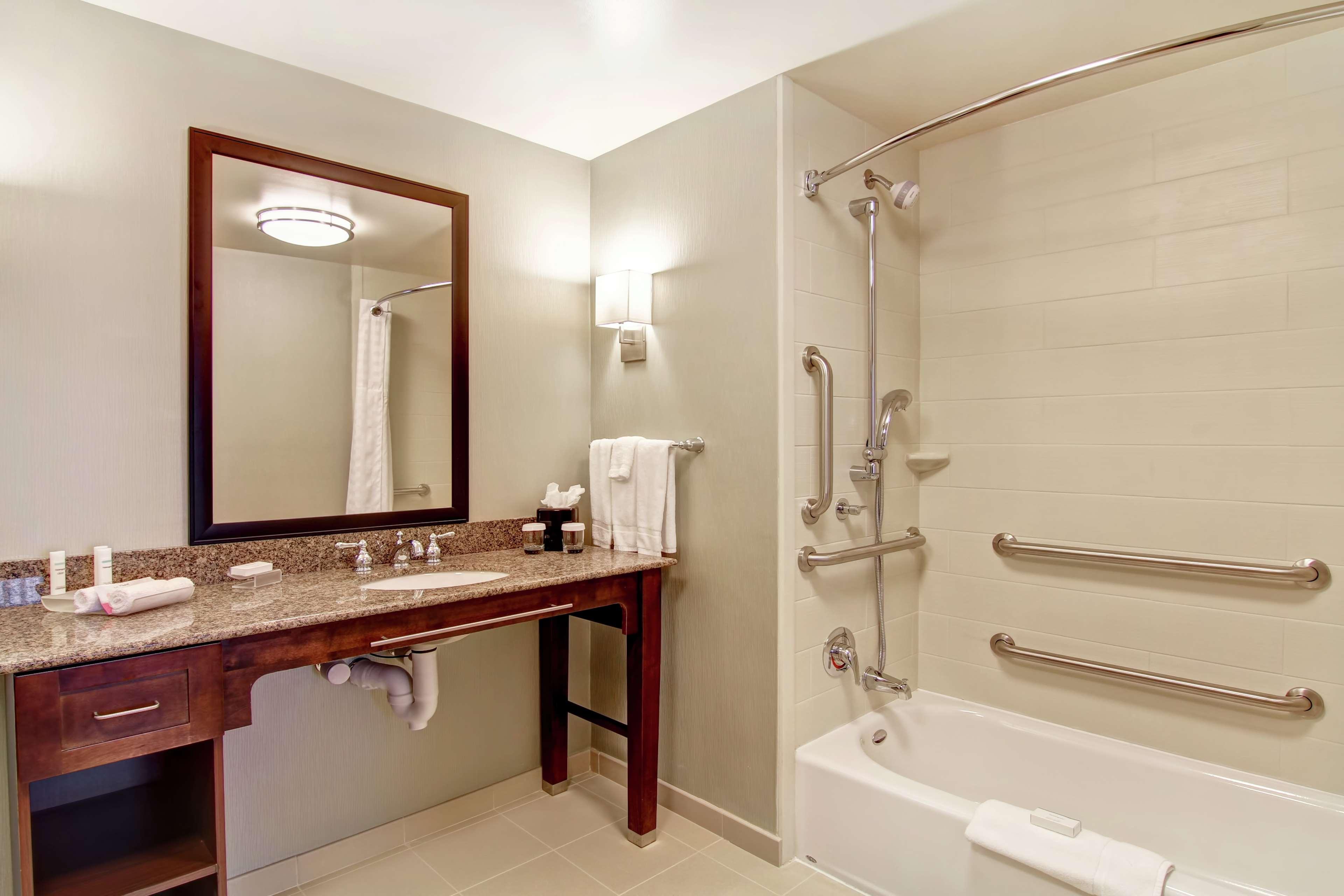 Homewood Suites By Hilton Woodbridge Exteriör bild