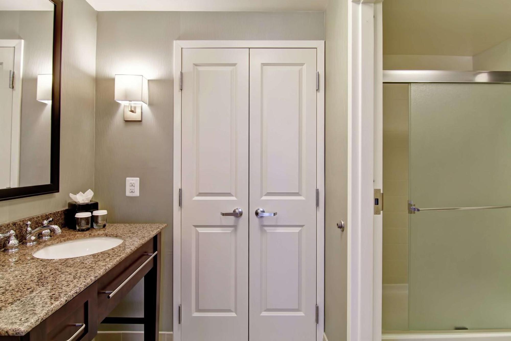 Homewood Suites By Hilton Woodbridge Exteriör bild